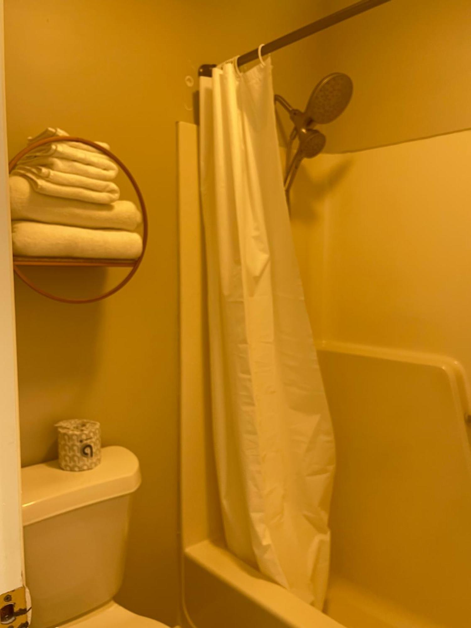 Hotel Lake Anna Glenora Bagian luar foto