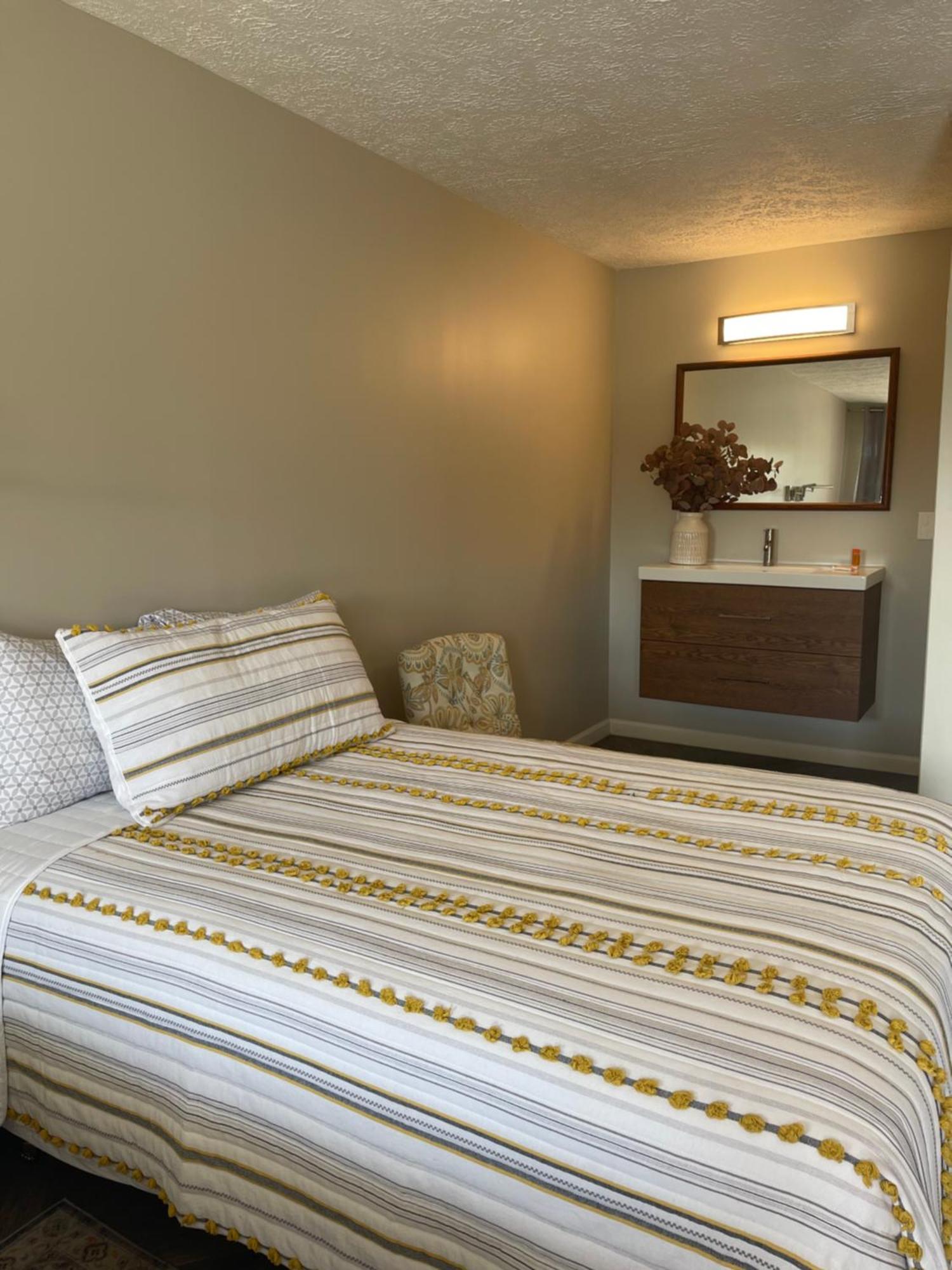 Hotel Lake Anna Glenora Bagian luar foto