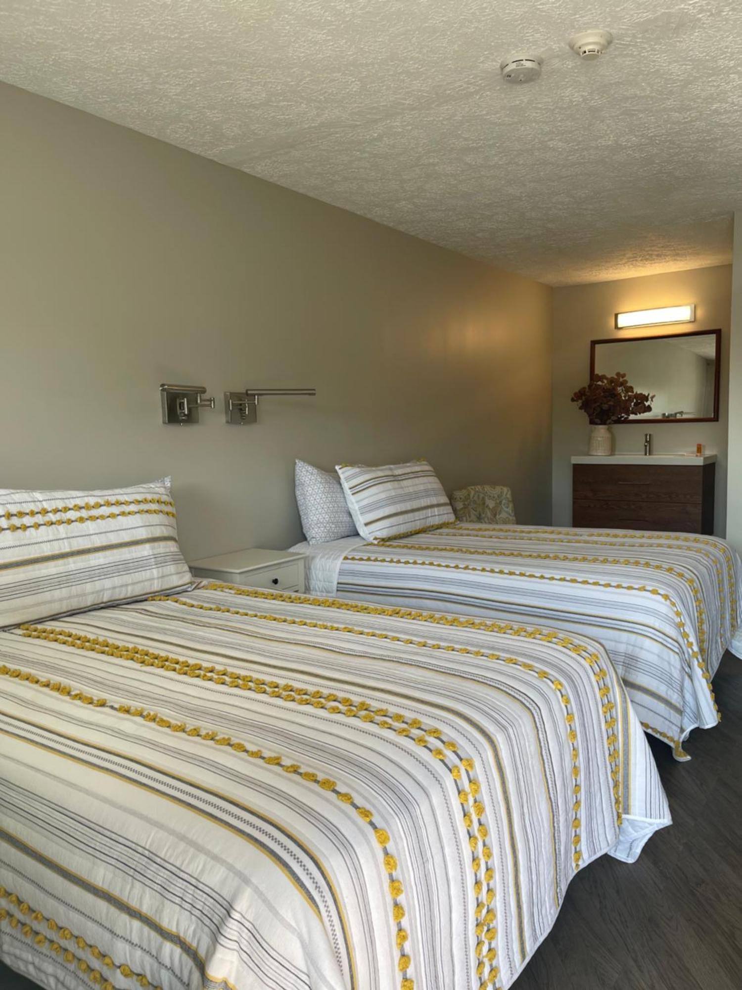 Hotel Lake Anna Glenora Bagian luar foto