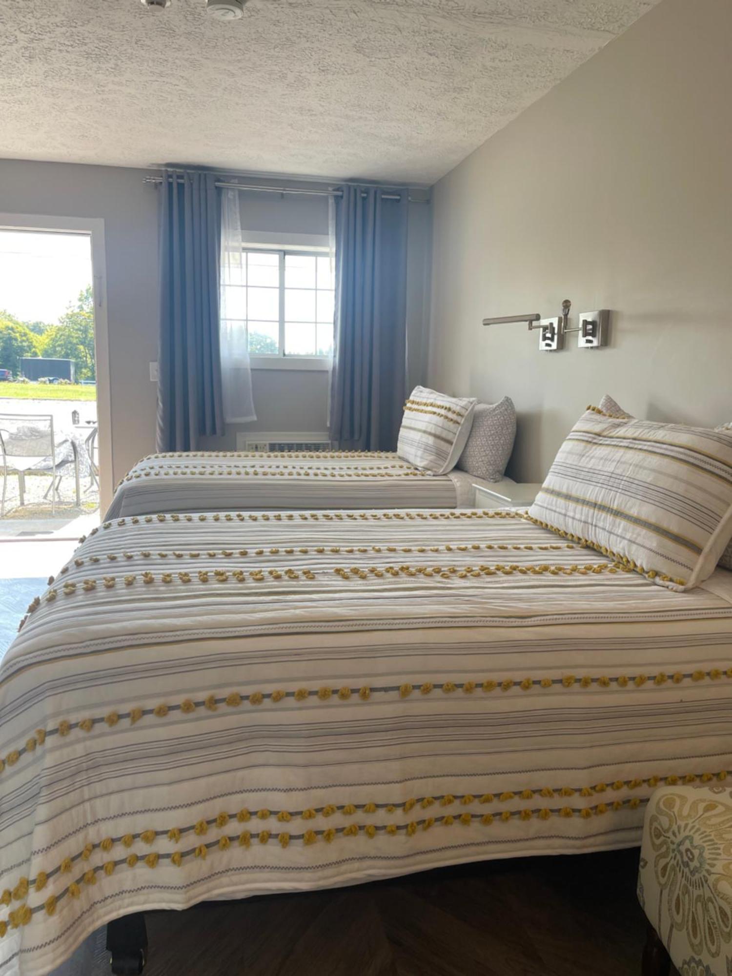 Hotel Lake Anna Glenora Bagian luar foto