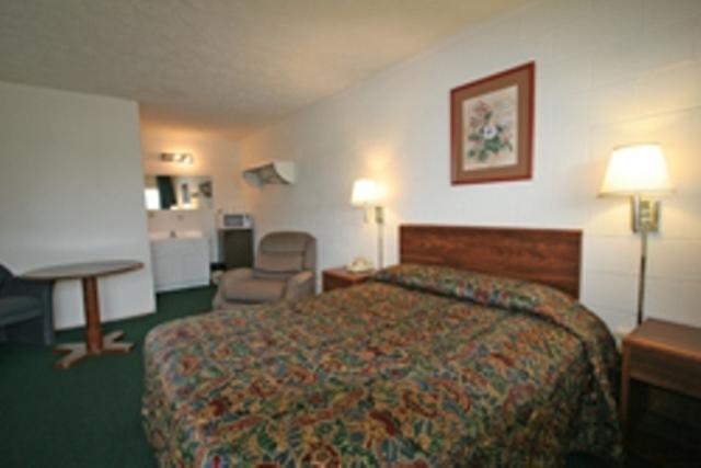 Hotel Lake Anna Glenora Ruang foto