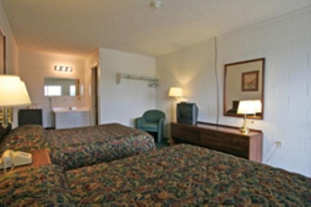 Hotel Lake Anna Glenora Ruang foto