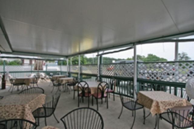 Hotel Lake Anna Glenora Bagian luar foto