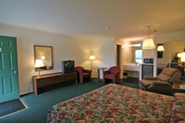 Hotel Lake Anna Glenora Ruang foto